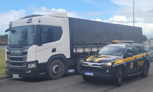 
          Imagem ilustrativa da imagem PRF apreende 30 toneladas de café roubado em rodovia do ES
          