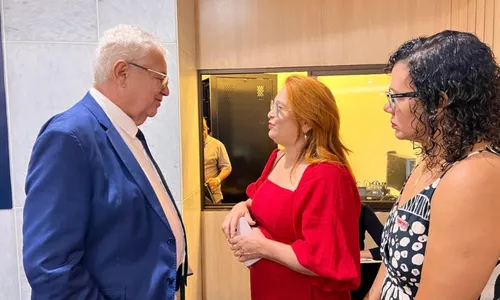 
          Imagem ilustrativa da imagem Pacote para servidores de PE avança na Alepe: reajuste e carreira em pauta
          