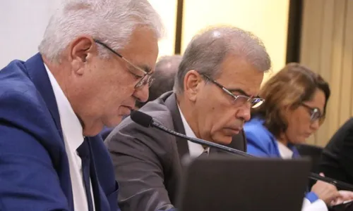 
          Imagem ilustrativa da imagem Pacote para servidores de PE avança na Alepe: reajuste e carreira em pauta
          