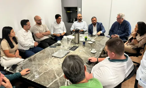 
          Imagem ilustrativa da imagem Partidos de Centro fecham apoio à pré-candidatura de Luiz Paulo em Vitória
          