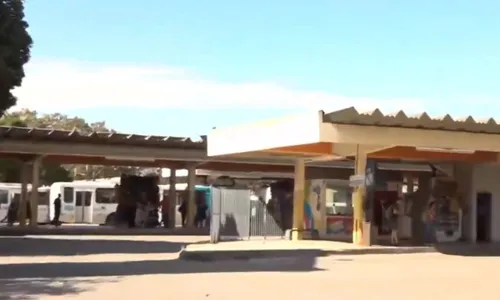 
          Imagem ilustrativa da imagem Passageira é esfaqueada dentro de ônibus após assalto na Serra
          