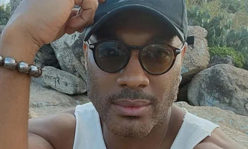 
          Imagem ilustrativa da imagem 'Passei por curas gays', diz Fred Nicácio sobre crescer em lar evangélico
          