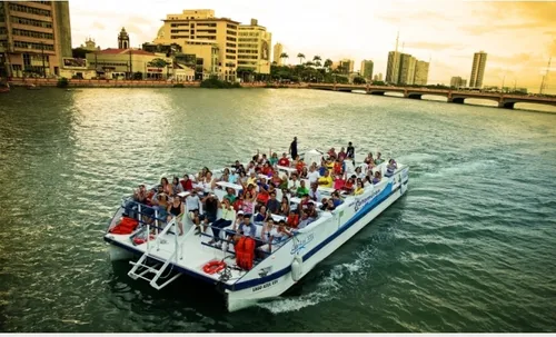 
          Imagem ilustrativa da imagem Passeio de catamarã, baobás, circuito de azulejos e muito mais no Olha! Recife
          