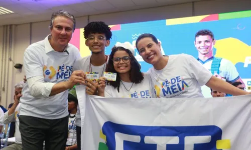 
          Imagem ilustrativa da imagem Pé de meia: R$ 500 milhões impulsionam futuro de 177 mil jovens pernambucanos
          