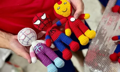 
          Imagem ilustrativa da imagem Pequenos super-heróis para vítimas da chuva
          