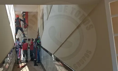 
          Imagem ilustrativa da imagem Pintor é eletrocutado enquanto trabalhava em igreja no ES
          