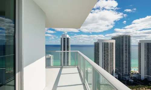 
          Imagem ilustrativa da imagem Pode ou não ficar pelado na varanda de casa?
          