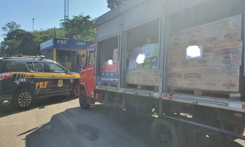 
          Imagem ilustrativa da imagem Polícia apreende mais de 2 mil litros de bebidas sem nota fiscal em rodovia do ES
          