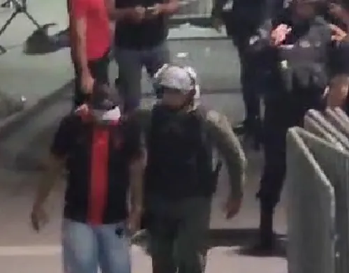 
          Imagem ilustrativa da imagem Polícia pernambucana faz prisão por reconhecimento facial em jogo de futebol
          