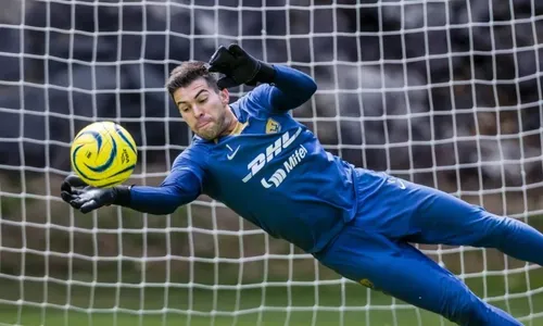 
          Imagem ilustrativa da imagem Por que goleiro do México usa luva de quatro dedos na Copa América
          