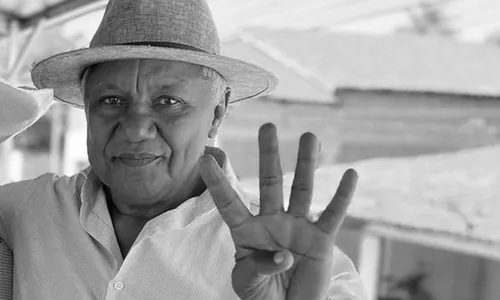 
          Imagem ilustrativa da imagem Pré-candidato a prefeito no TO passa mal em cima de trio elétrico e morre
          