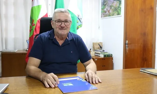 
          Imagem ilustrativa da imagem Prefeito de cidade de Santa Catarina é encontrado morto em casa
          