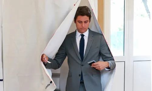 
          Imagem ilustrativa da imagem Premiê da França diz 'não ter maioria para governar' e anuncia que deixará o cargo
          