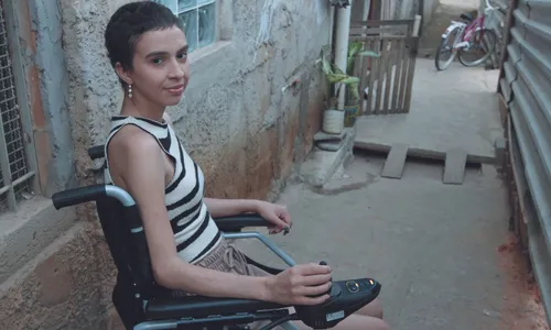 
          Imagem ilustrativa da imagem "Pretendo colocar prótese", diz jovem descobriu câncer e teve as pernas amputadas
          