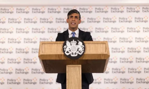 
          Imagem ilustrativa da imagem Primeiro-ministro britânico dissolve Parlamento e antecipa eleições
          