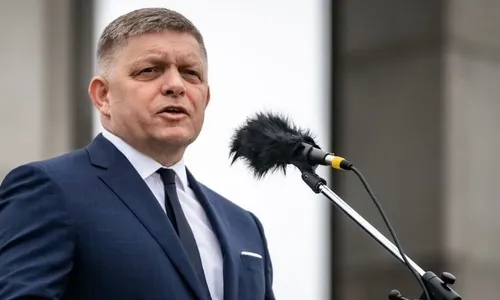 
          Imagem ilustrativa da imagem Primeiro-ministro da Eslováquia é baleado e levado a hospital
          