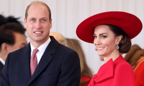 
          Imagem ilustrativa da imagem Príncipe William atualiza estado de saúde de Kate Middleton durante quimioterapia
          