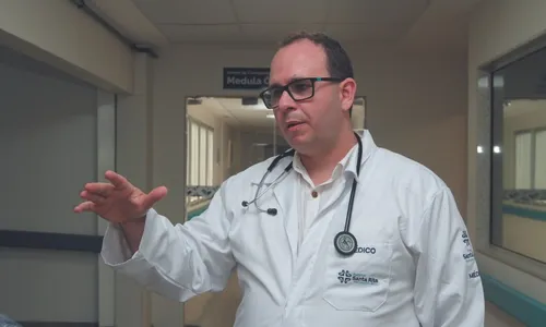 
          Imagem ilustrativa da imagem Professor passa por transplante e recebe medula de paciente da Alemanha
          