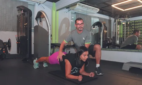 
          Imagem ilustrativa da imagem Que tal treinar parado? Estudos apontam benefícios dos exercícios isométricos
          