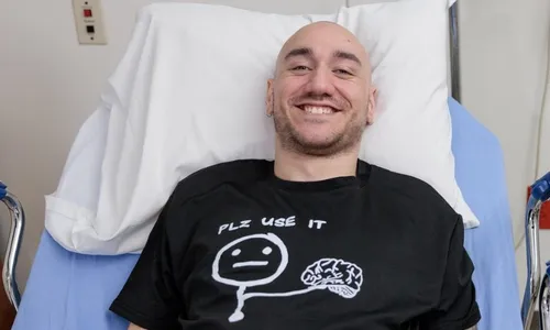 
          Imagem ilustrativa da imagem Quem é o homem tetraplégico que recebeu o 1º implante cerebral de Elon Musk
          