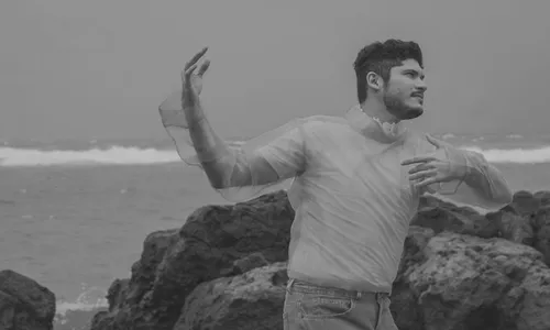 
          Imagem ilustrativa da imagem Rafa Grun lança "Ser Mar": uma balada romântica do Agreste
          