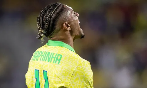 
          Imagem ilustrativa da imagem Raphinha revela que já pensou em desistir do futebol e pede Brasil focado
          