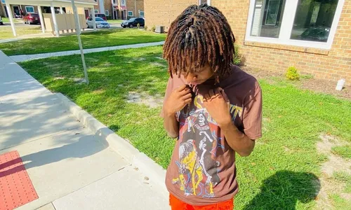 
          Imagem ilustrativa da imagem Rapper americano morre após atirar acidentalmente na própria cabeça
          