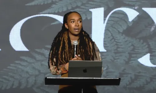 
          Imagem ilustrativa da imagem Rapper lança devocional com 60 reflexões para a vida
          