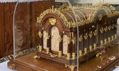 
          Imagem ilustrativa da imagem Relicário de Santa Teresinha chega no ES e está aberto a visita. Veja a programação
          