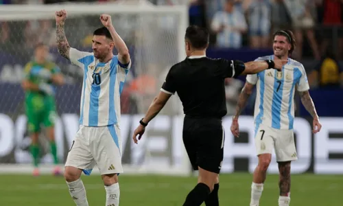 
          Imagem ilustrativa da imagem Sem sustos, Argentina vence Canadá com gol de Messi e vai à final da Copa América
          