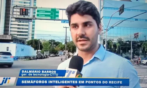 
          Imagem ilustrativa da imagem Semáforos inteligentes começam a operar em vários pontos de Boa Viagem
          