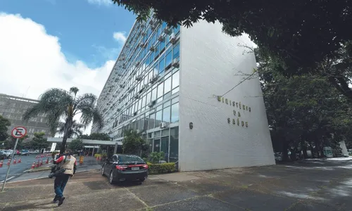 
          Imagem ilustrativa da imagem Servidores federais entram na Justiça para requerer valores de até R$ 200 mil
          