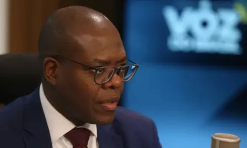 
          Imagem ilustrativa da imagem Silvio Almeida é aplaudido em culto evangélico ao criticar PL Antiaborto
          