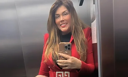 
          Imagem ilustrativa da imagem Simony devolve carro de luxo presenteado por 'admirador secreto'
          