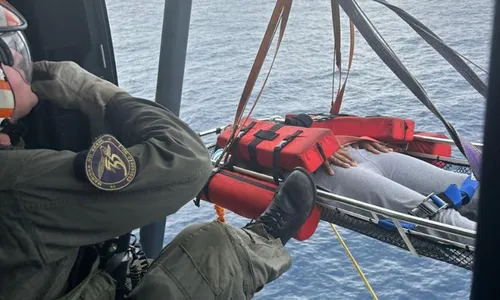 
          Imagem ilustrativa da imagem Socorro em alto-mar: tripulante é resgatado a 100 km do litoral
          