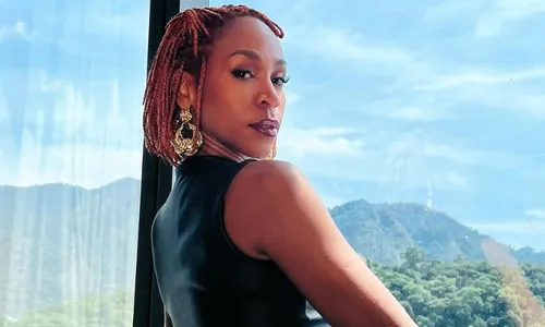 
          Imagem ilustrativa da imagem 'Sou ninfomaníaca, mas quando estou namorando', diz Karol Conká
          