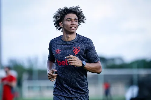 
          Imagem ilustrativa da imagem Nada de Chelsea! Pedro Lima é vendido para o Wolverhampton, da Inglaterra
          