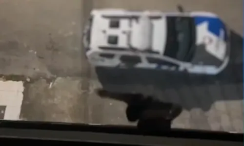 
          Imagem ilustrativa da imagem Suspeito cai de prédio ao tentar fugir da polícia no ES
          