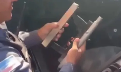 
          Imagem ilustrativa da imagem Suspeito de homicídio é preso com submetralhadora em Colatina
          