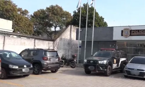 
          Imagem ilustrativa da imagem Suspeito de sequestros relâmpagos é preso, tenta fugir e é baleado em Vila Velha
          