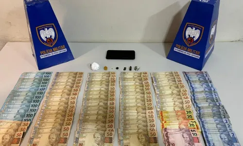 
          Imagem ilustrativa da imagem Suspeito é preso com drogas e mais de quatro mil reais em espécie em Guarapari
          