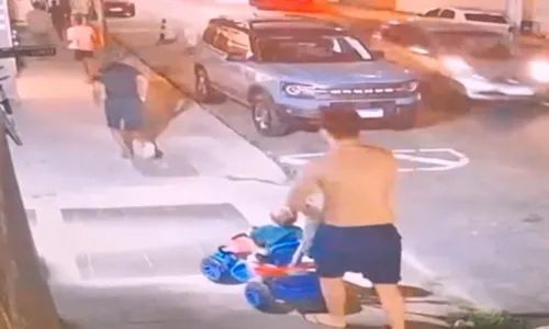 
          Imagem ilustrativa da imagem Suspeitos assaltam pai que passeava com bebê em Vila Velha
          