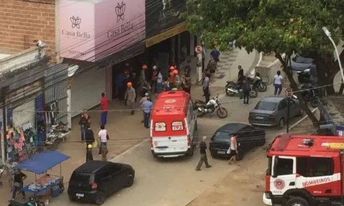 
          Imagem ilustrativa da imagem Teto de loja desaba no Sul do ES
          