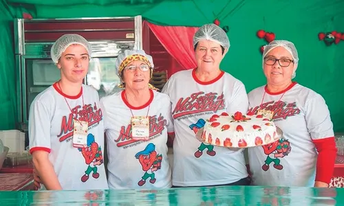 
          Imagem ilustrativa da imagem Tradição de família na Festa do Morango em Pedra Azul
          