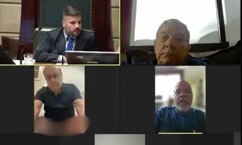 
          Imagem ilustrativa da imagem VÍDEO | Vereador do RJ aparece no vaso sanitário durante sessão on-line da Câmara
          