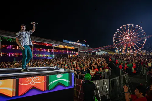 
          Imagem ilustrativa da imagem Veja a programação do São João de Caruaru desta sexta (14) até domingo (16)
          