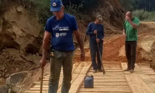 
          Imagem ilustrativa da imagem Vereadores ficam feridos após caírem de ponte no Sul do ES
          