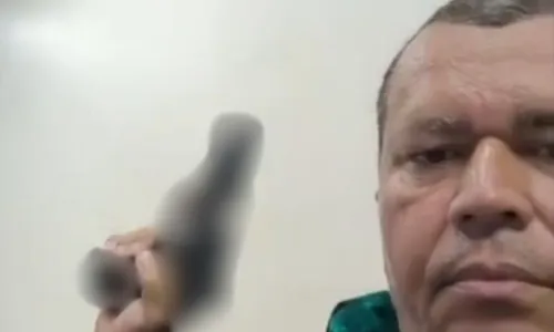 
          Imagem ilustrativa da imagem Vice-prefeito de Catende atira em casa e é preso por porte ilegal de arma
          