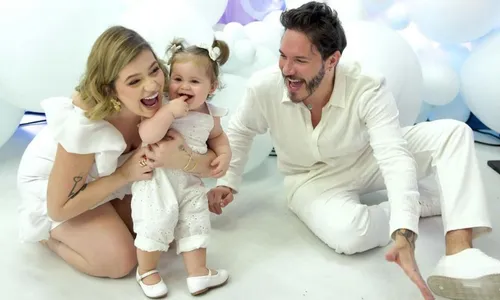 
          Imagem ilustrativa da imagem Viih Tube e Eliezer anunciam em "chá de revelação" que serão pais de um menino
          