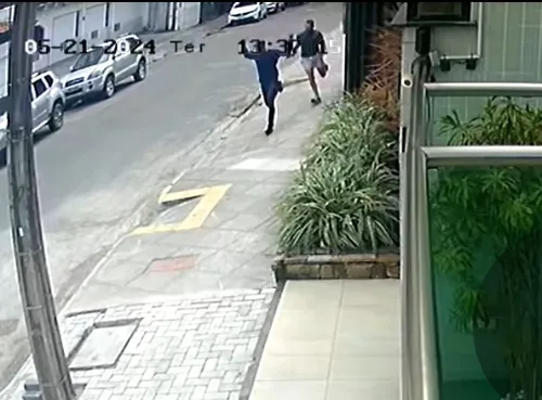 
          Imagem ilustrativa da imagem Vítima de assalto atira contra assaltante que é preso ao pedir ajuda em hospital
          